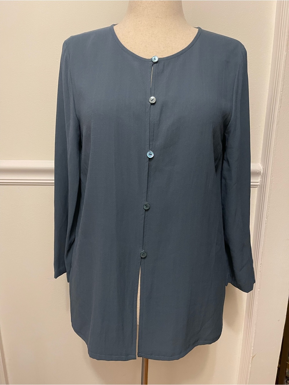Eileen Fisher 100% Silk Button Front Tunic Top – Blue Gray